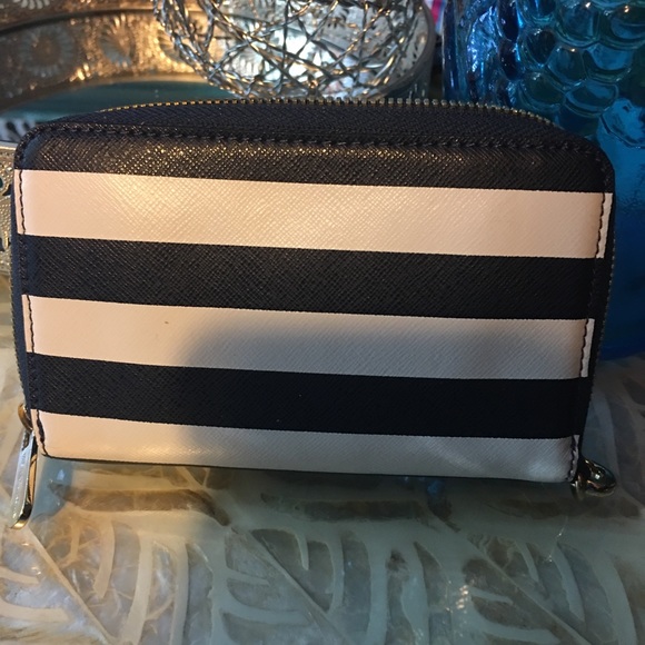 Wallet/wristlet - Picture 7 of 8